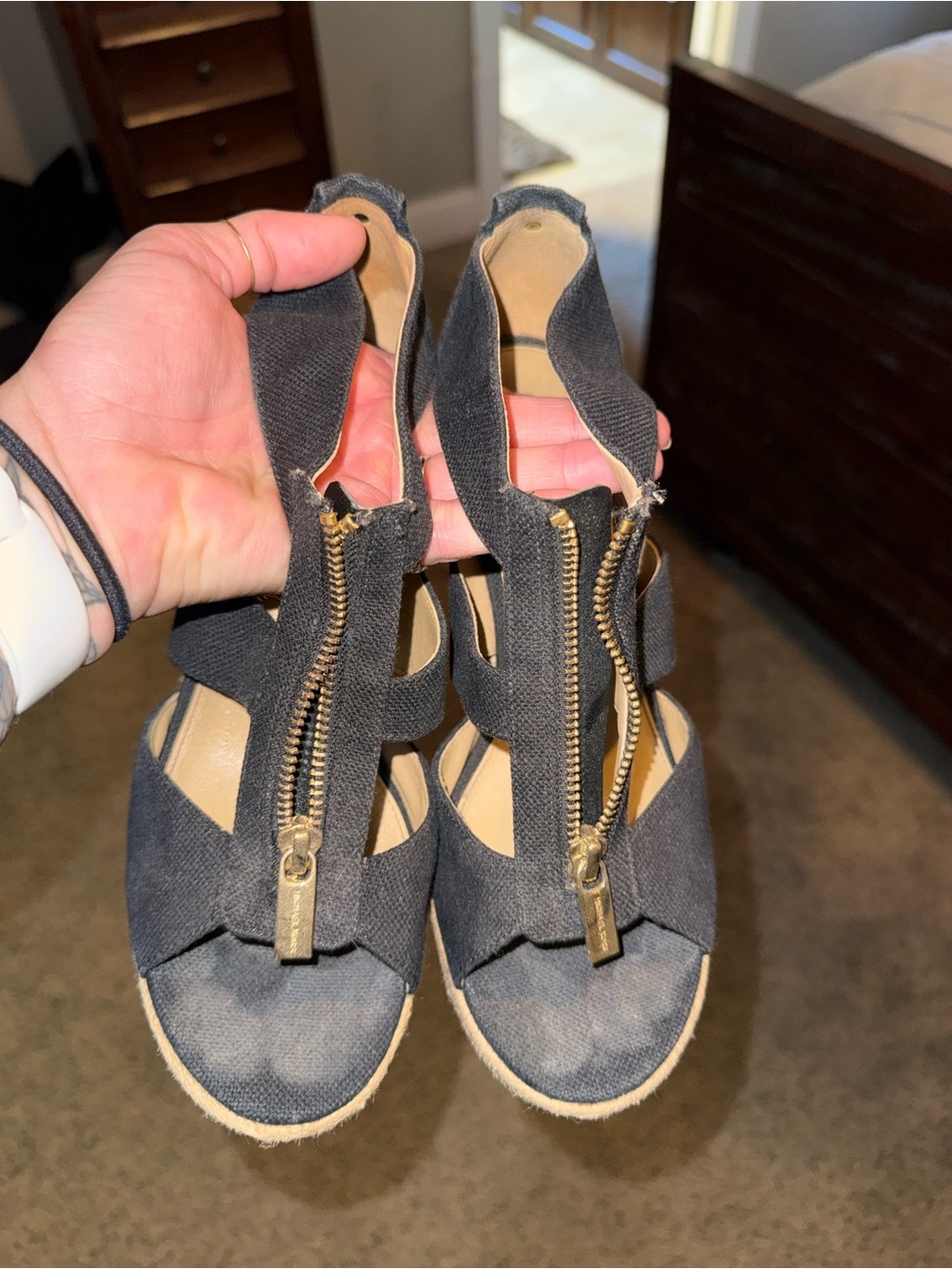 Women's Zip-Front Wedge Sandals in Dark Gray